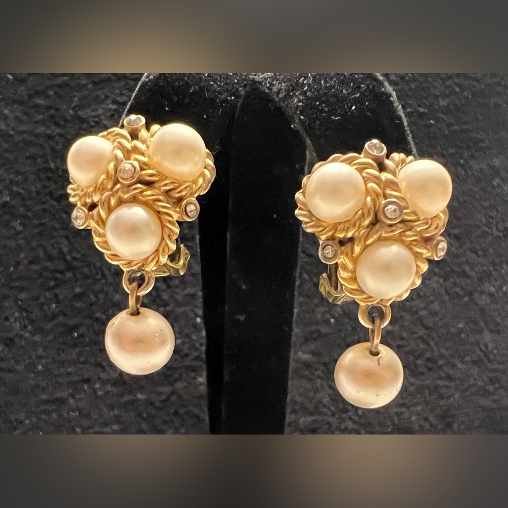 Hattie Carnegie Signed Faux Pearl And Diamond Antique Style Vintage Earrings - Picture 2 of 6